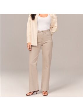 Abercrombie & Fitch Curve Love High-Rise Relaxed Jeans in Oat Short